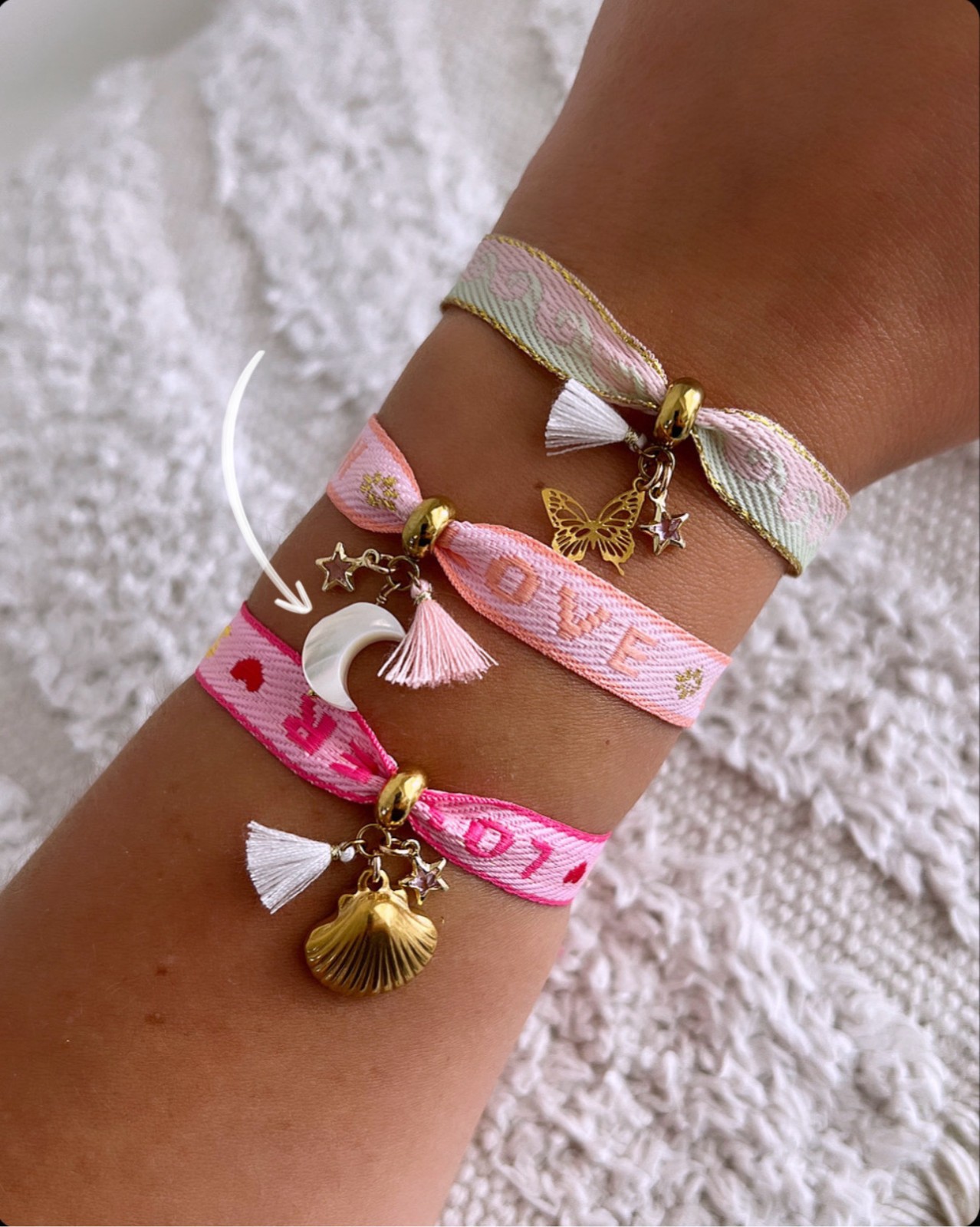 Bracelet et son pendentif lune nacre