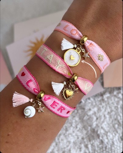 Bracelet et son pendentif coeur résine