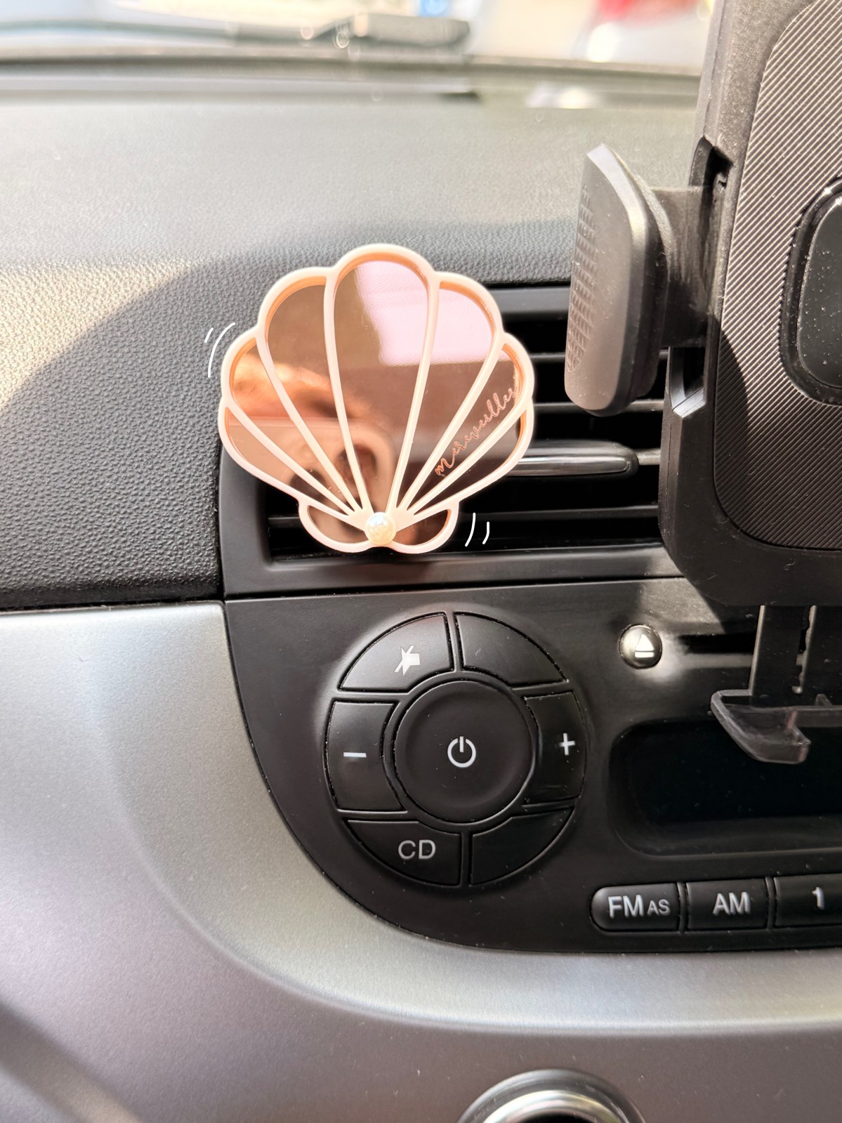Bijou de voiture coquillage diffuseur parfum