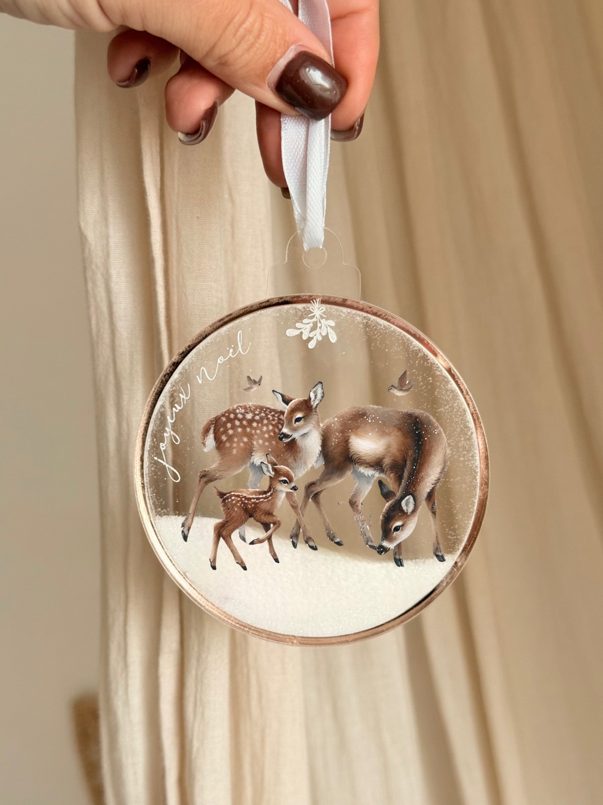 Boule à neige paillettée transparente