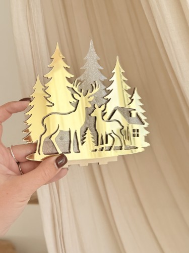 Bougeoir magique de Noël maison dans la forêt