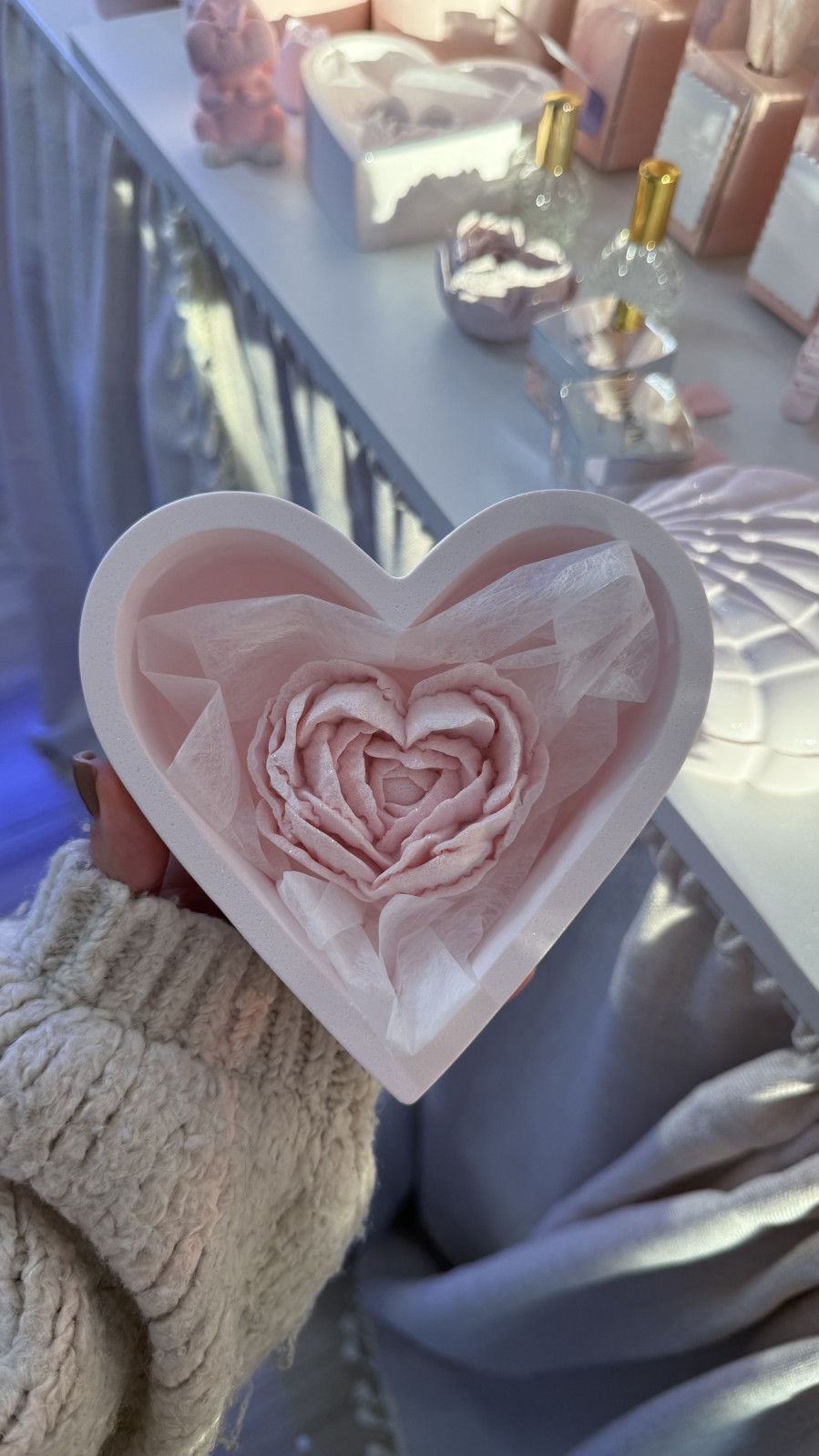 Boite coeur paillettée avec sa fleur pivoine à parfumer