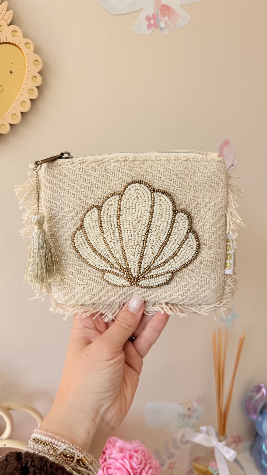 Pochette coquillage perlée à la main